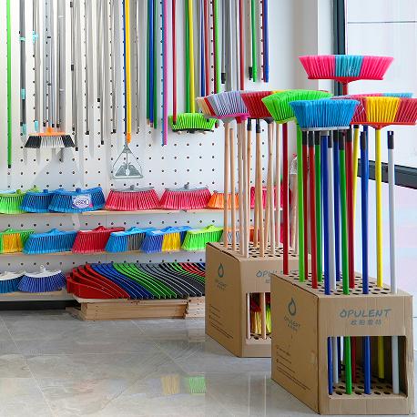 Do You Know the Wear-Resistance Principle of Plastic Bristle Brooms? Three Key Codes from Material to